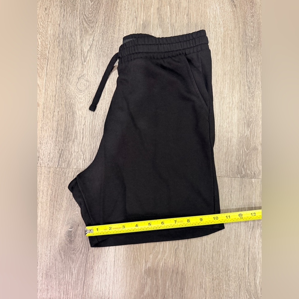 H&M Men's SweatShorts in Black - Picture 2 of 5